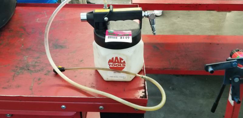 lot 8149 image: MAC Tools BB2000 Brake Bleeder