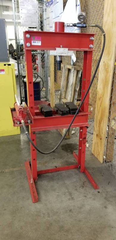 lot 8177 image: MAC Tools 25 Ton Shop Press