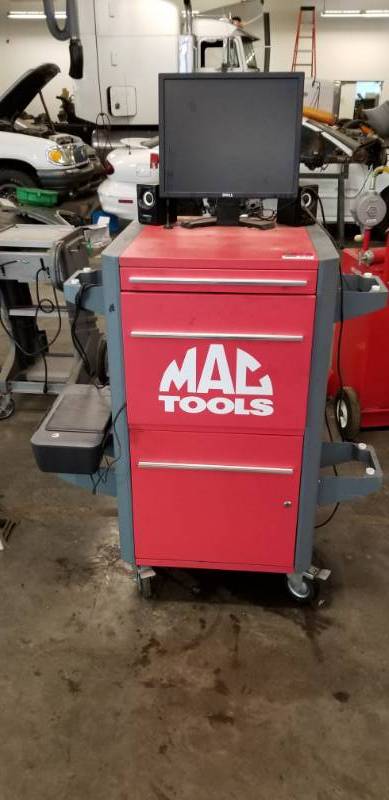 lot 8184 image: MAC Tools Wheel Aligner Model X-631 with Computer, Monitor and Keyboard