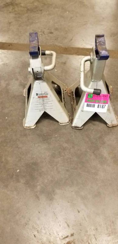 lot 8187 image: Pair of Jack Stands