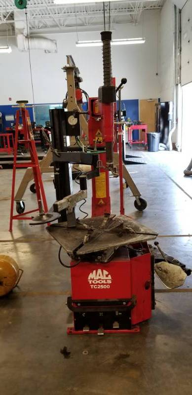 lot 8193 image: MAC Tools TC2500 Tire Changer with CEMB Press Arm 3
