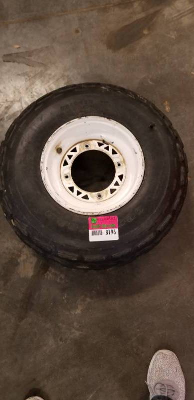 lot 8196 image: Tracker PT Tubless Tire on Wheel