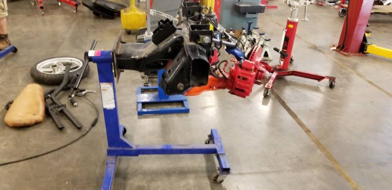 lot 8199 image: Westward 750 Lb Engine Stand Model 3W931A