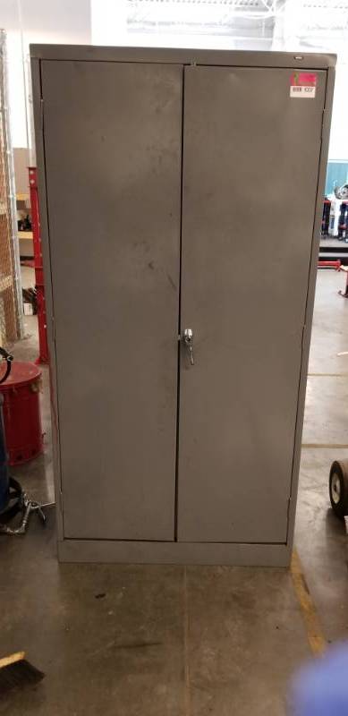 lot 8207 image: Metal Storage Cabinet with Shelves