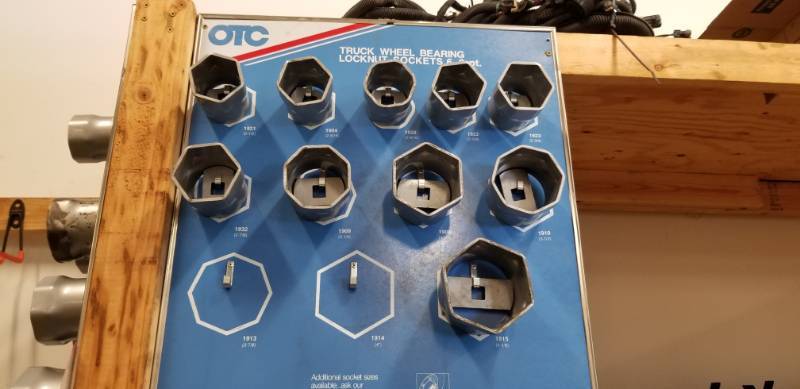 lot 9500 image: OTC Truck Wheel Bearing Locknut Sockets Set - 6-8pt with Display Rack