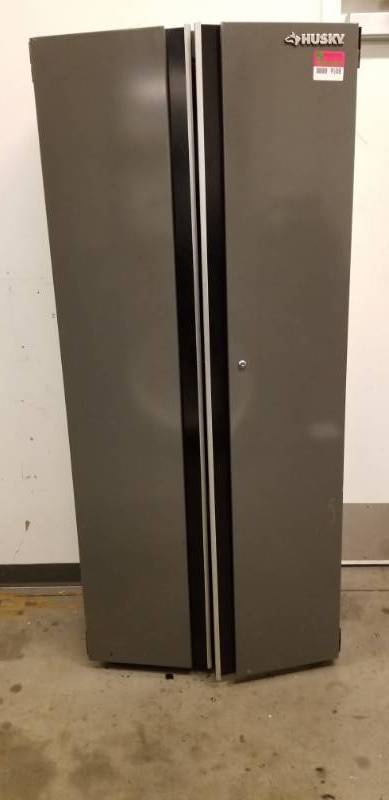 lot 9508 image: Metal Storage Cabinet with Shelves