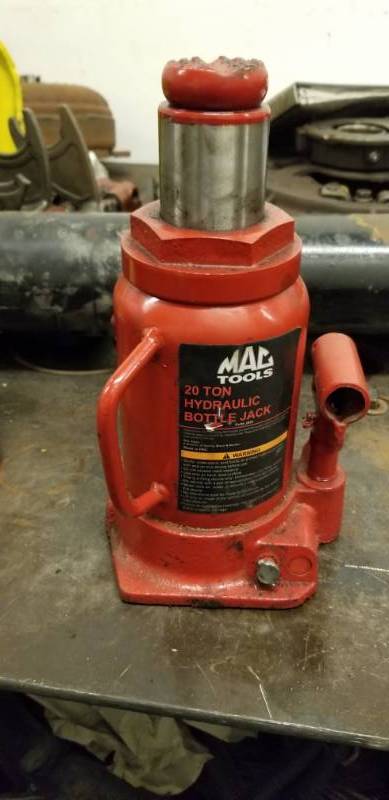 lot 9517 image: MAC Tools 20T Hydraulic Bottle Jack