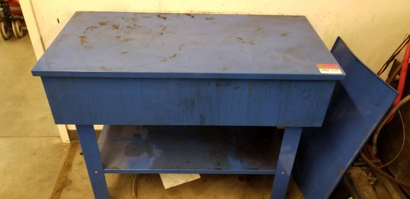lot 9528 image: Blue Metal Parts Washing Station