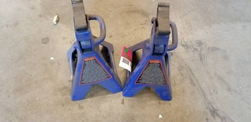 lot 9655 image: Pair of Duralast Jack Stands