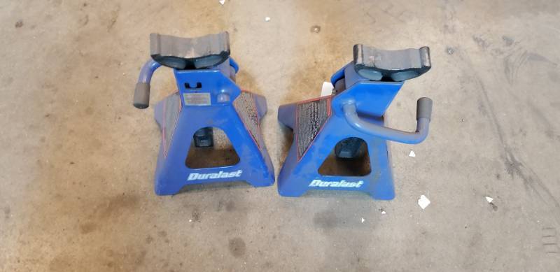 lot 9654 image: Pair of Duralast Jack Stands