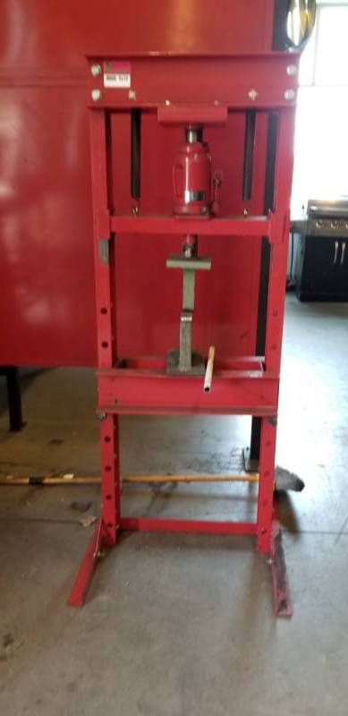 lot 9659 image: MAC Tools 20T Bottle Jack Shop Press