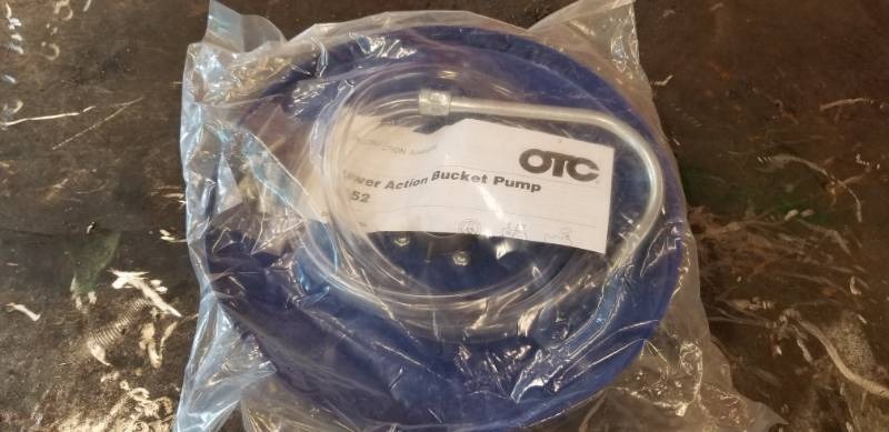 lot 9675 image: OTC Lever Action Bucket Pump NIP