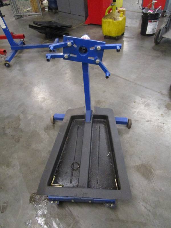 lot 8214 image: Westward 750lb Engine Stand