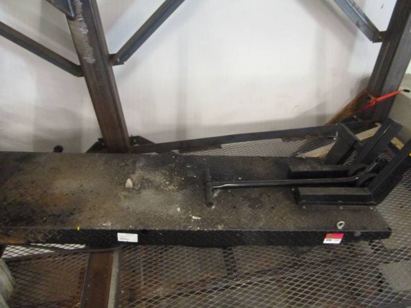 lot 9520 image: Motorcycle Lift Model ALG1LCBK-US 1000lb Capacity
