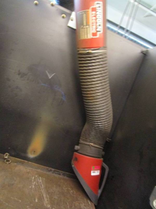 lot 9581 image: Lincoln Electric LTA Telescopic Extraction Arm Buyer Must Remove