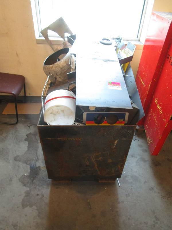 lot 9646 image: Large Bin of Scrap Metal