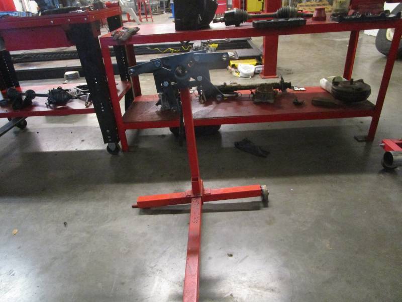 lot 8130 image: Pittsburgh 750lb Engine Stand