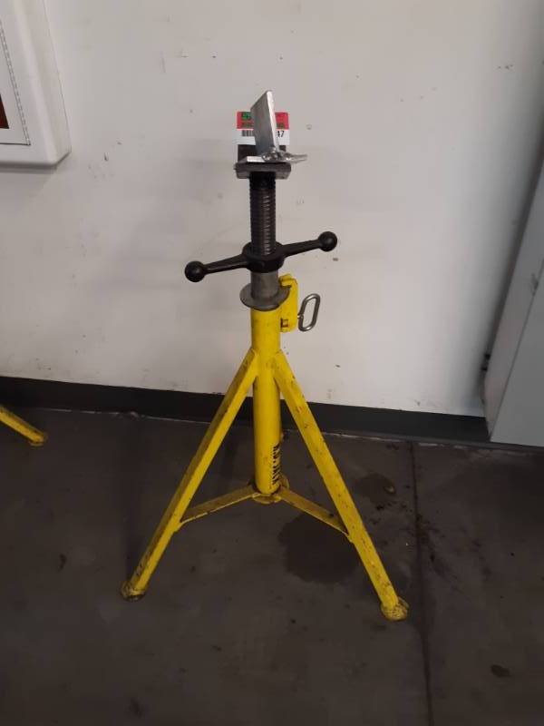 lot 9547 image: Sumner Heavy-Duty Hi V-Head Style Jack Stand