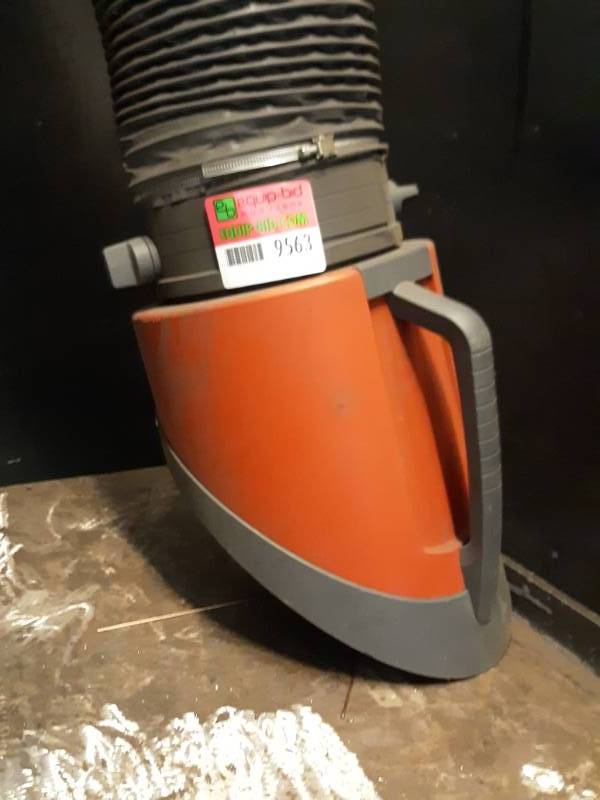 lot 9563 image: Lincoln Electric LTA Telescopic Extraction Arm Buyer Must Remove