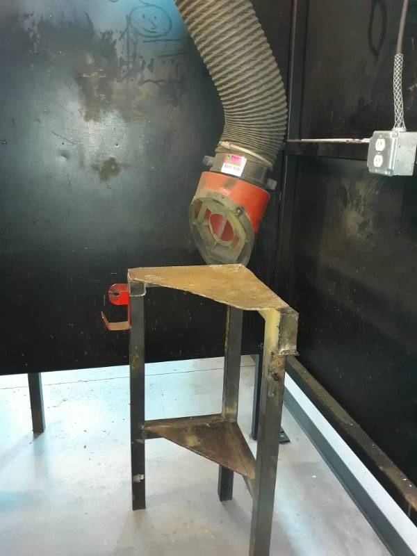 lot 9586 image: Lincoln Electric LTA Telescopic Extraction Arm  and Corner Steel Welding Table Buyer Must Remove