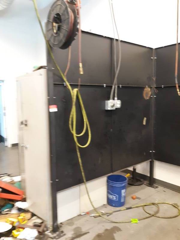 lot 9606 image: Welding Enclosure with Retractable Cord Reel and Lincoln Electric LTA Telescopic Extraction Arm - Buyer must Remove