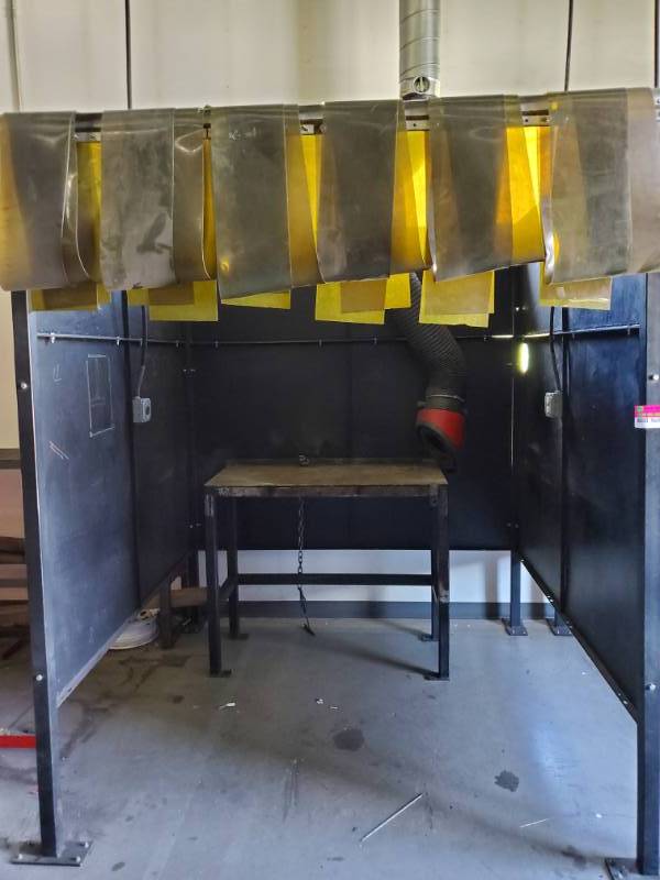 lot 9669 image: Single Welding Cubicle Buyer Must Remove