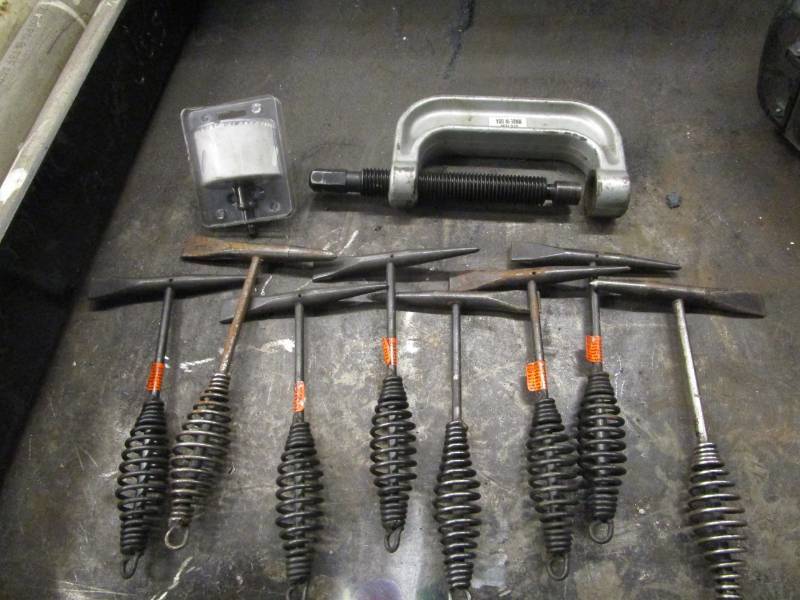 lot 9608 image: C Clamp and Steel Chipping Hammers