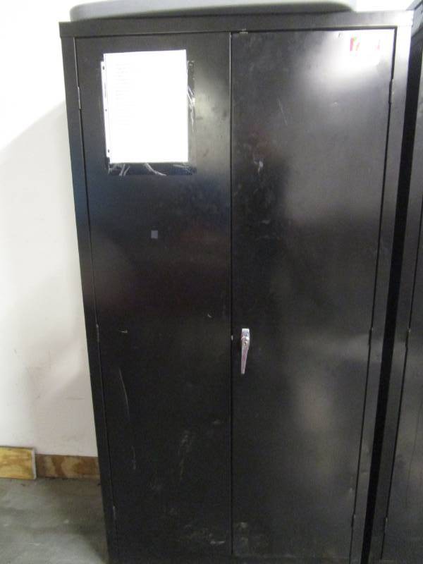 lot 8137 image: Metal Storage Cabinet with Shelves