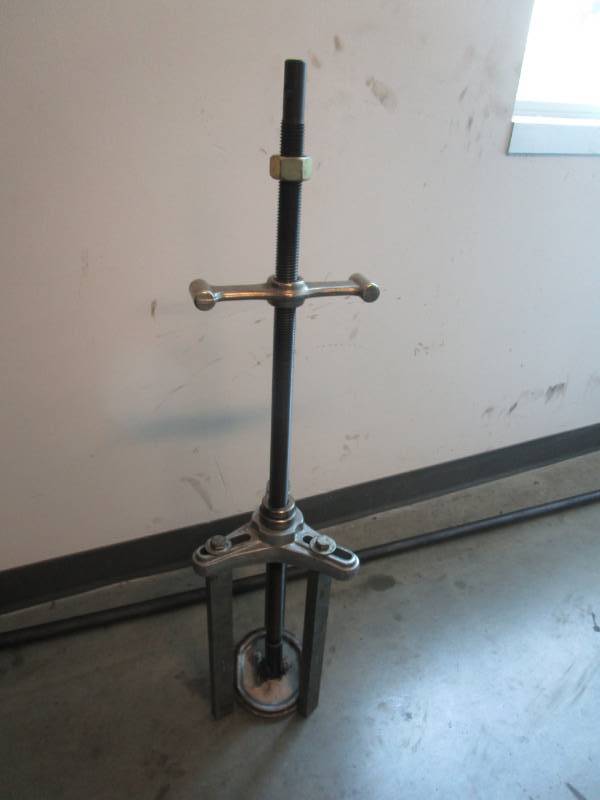 lot 9742 image: Industrial Tool