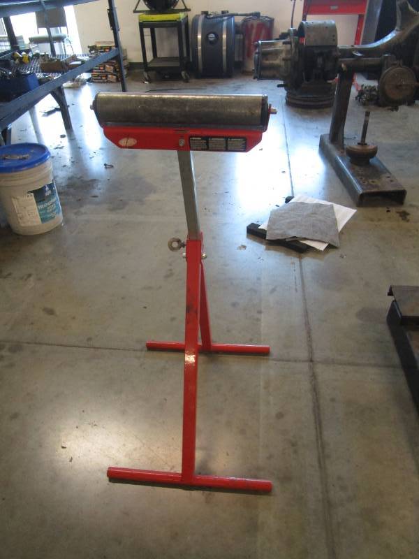 lot 9756 image: Skil Steel Roller Stand