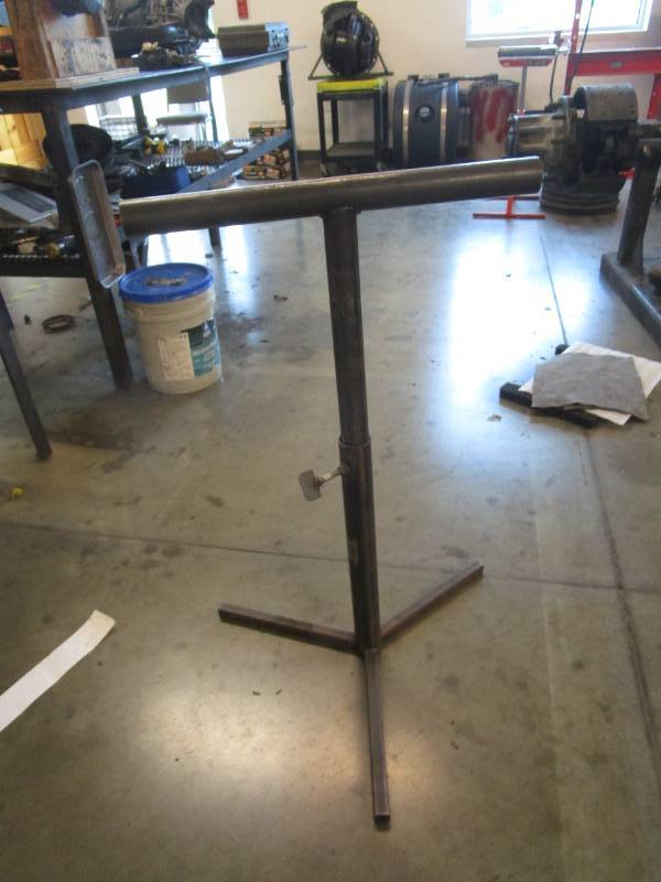 lot 9757 image: Adjustable T-Bar Stand
