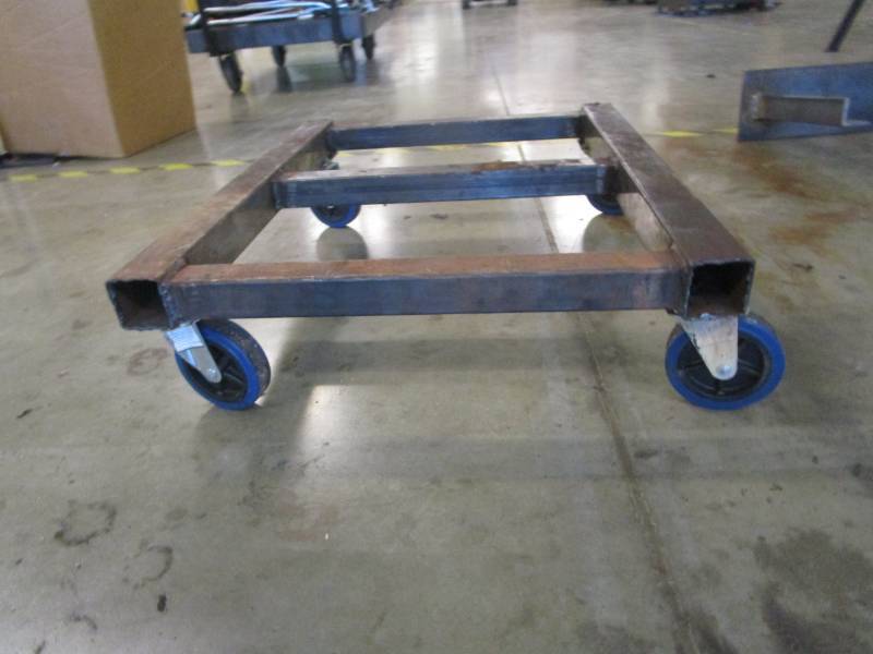 lot 9758 image: Metal Rolling Cart
