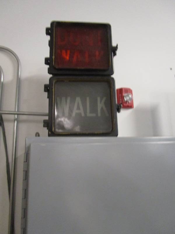lot 8350 image: Crosswalk Light