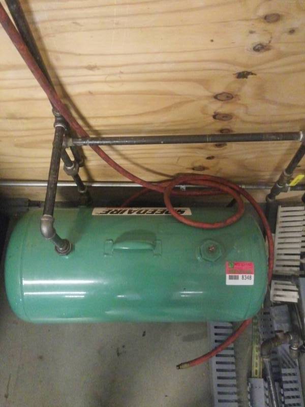 lot 8348 image: Speedaire by Dayton Compressor