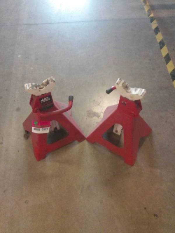 lot 9692 image: Mac Tools Ratchet Style 6-TON JACK STANDS