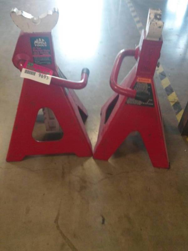 lot 9695 image: Mac Tools Ratchet Style 12-TON JACK STANDS