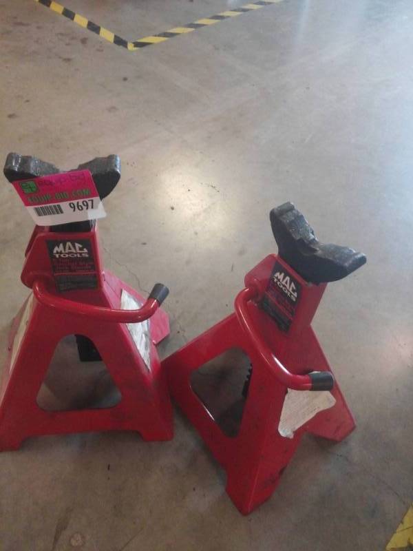 lot 9697 image: Mac Tools Ratchet Style 6-TON JACK STANDS
