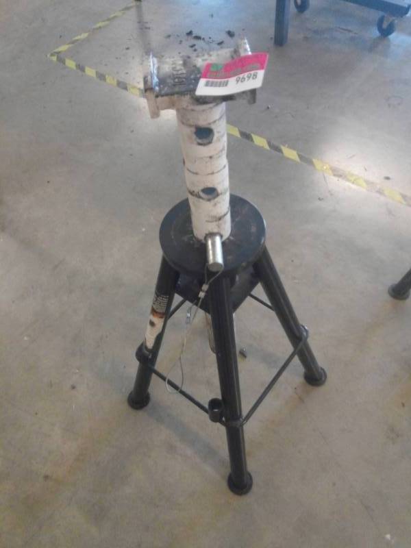 lot 9698 image: Omega 10 Ton High Lift Pin Style Jack Stand