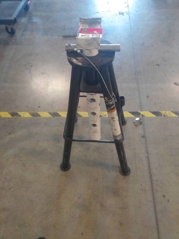 lot 9723 image: Omega 10 Ton High Lift Pin Style Jack Stand