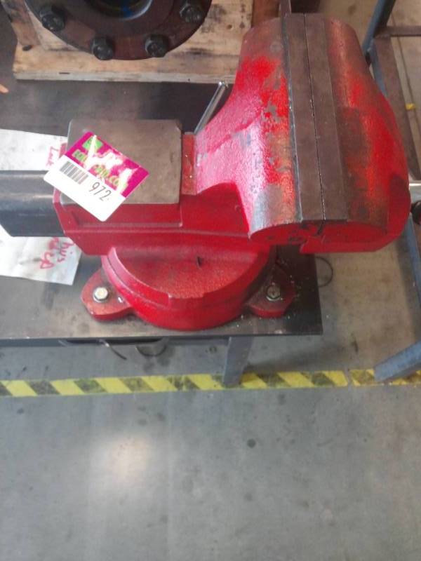 lot 9724 image: Mac Tools Pro Table Vise Buyer Must Remove
