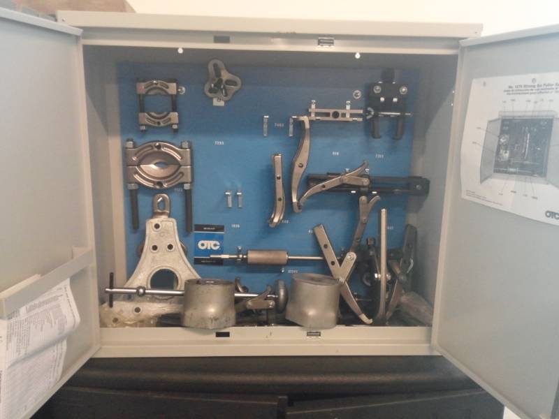 lot 9730 image: OTC Strong Box Puller Set