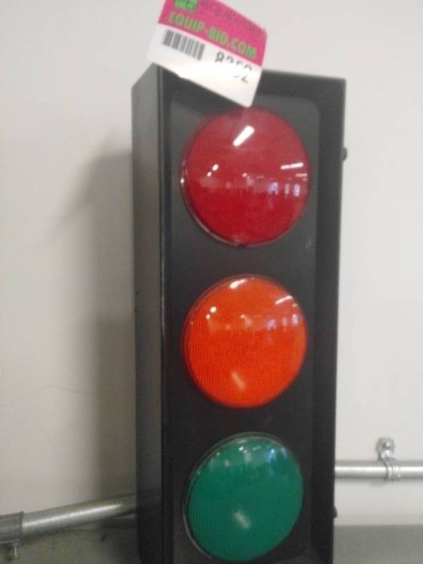lot 8352 image: Stop Light