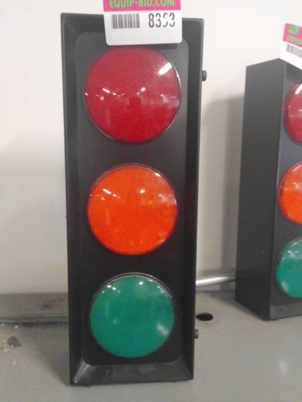 lot 8353 image: Stop Light