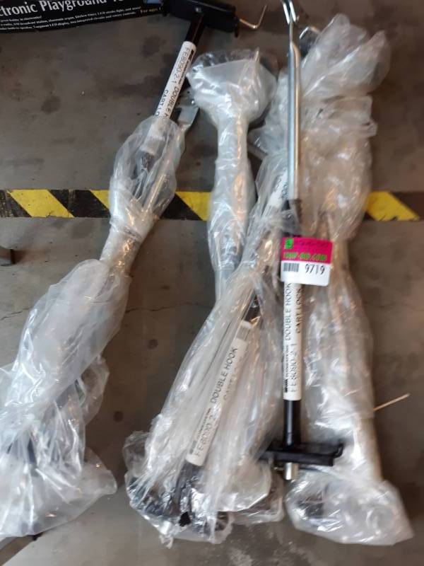 lot 9719 image: Lot of Double Hook Cart Locks