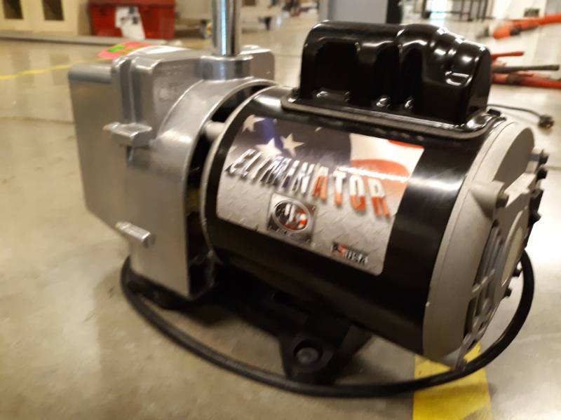 lot 8368 image: Eliminator 6 CFM Vacuum Pump