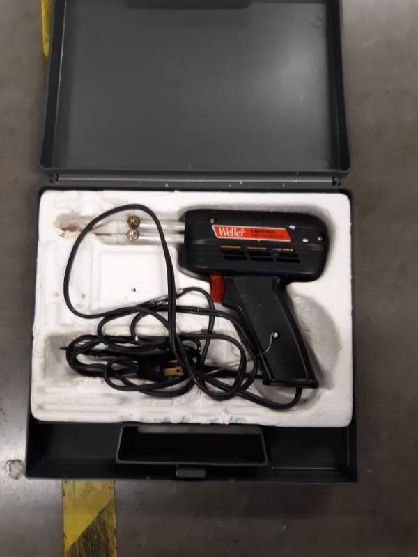 lot 8372 image: Weller Soldering Iron