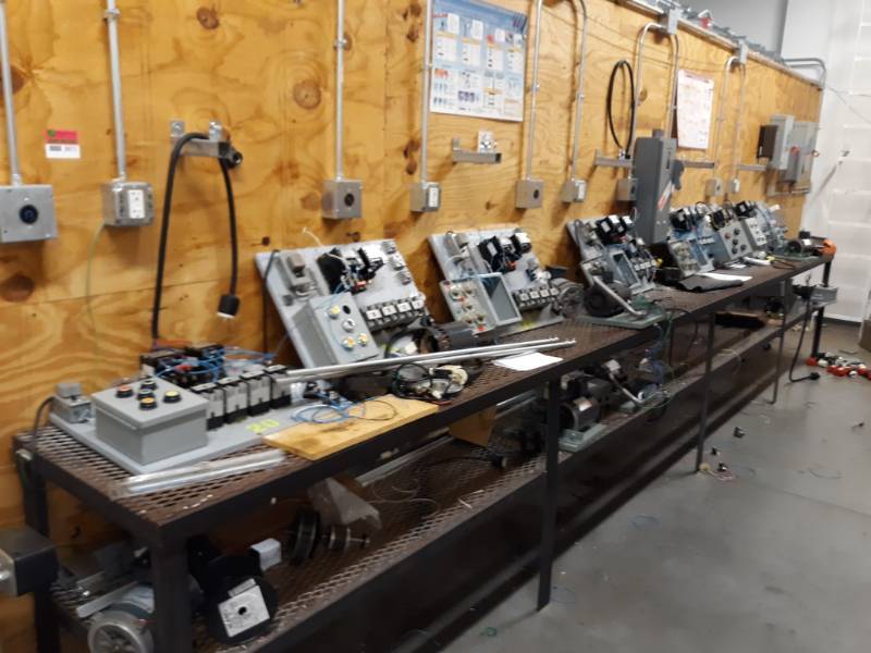 lot 8415 image: Contents of Electrical Components Table Not Included