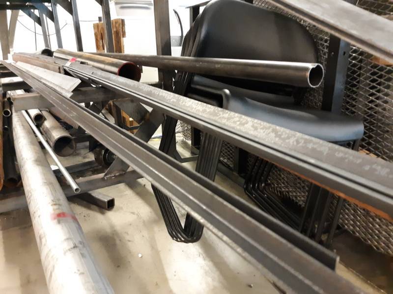 lot 9767 image: Random Lot of Metal Pieces