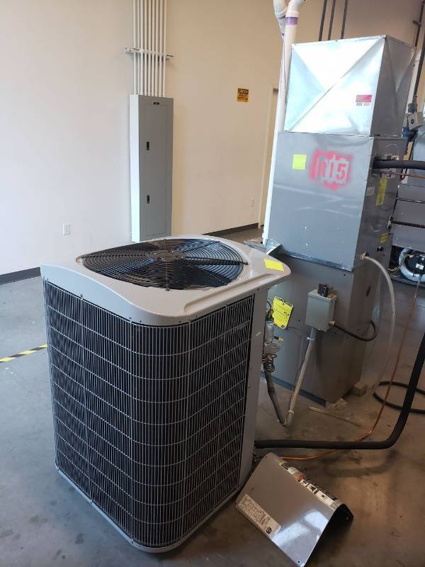 lot 8000 image: Complete Air Conditioning System