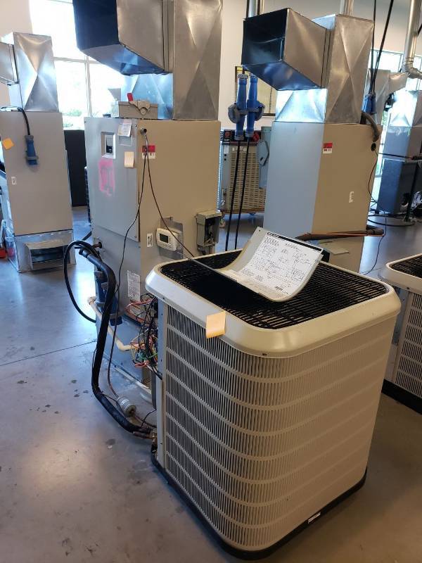 lot 8015 image: Complete Air Conditioning System